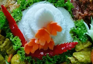 Foto Tumpeng Urap
